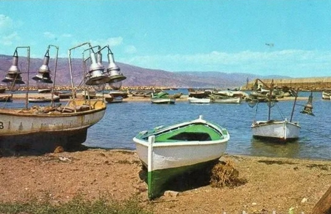 Pescadores de Roquetas de Mar - foto histórica del puerto